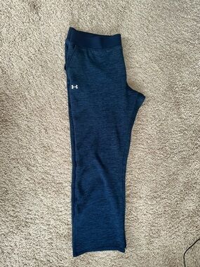 Under Armour women’s  Navy cold gear fleece lined pants.